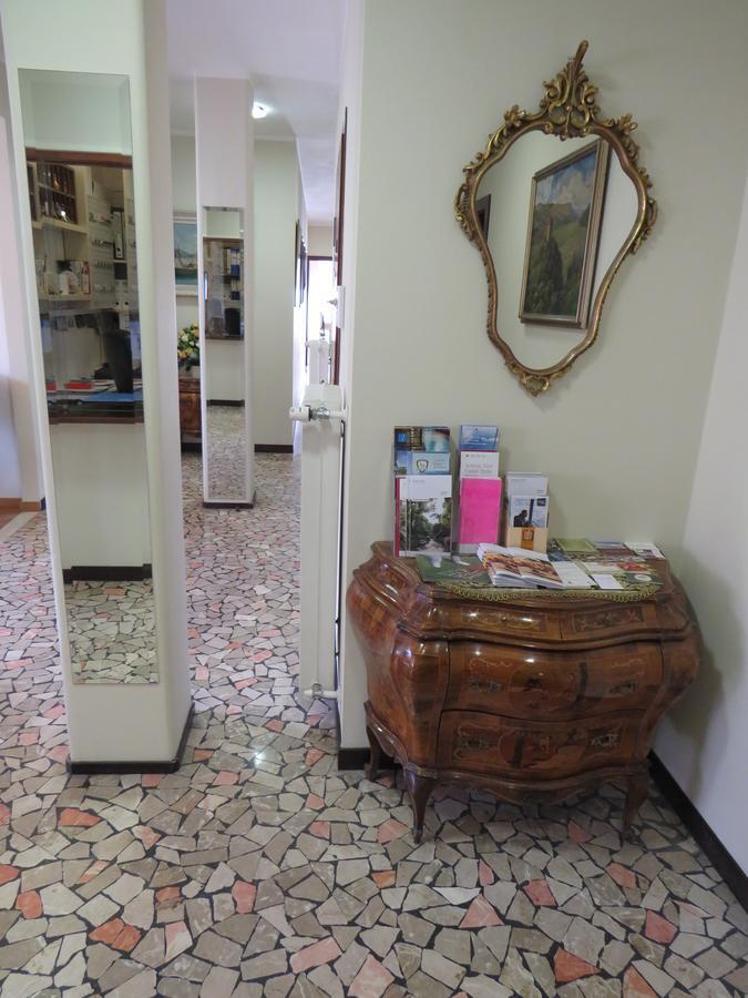 Garnì Domus Mea Hotel Merano Bagian luar foto