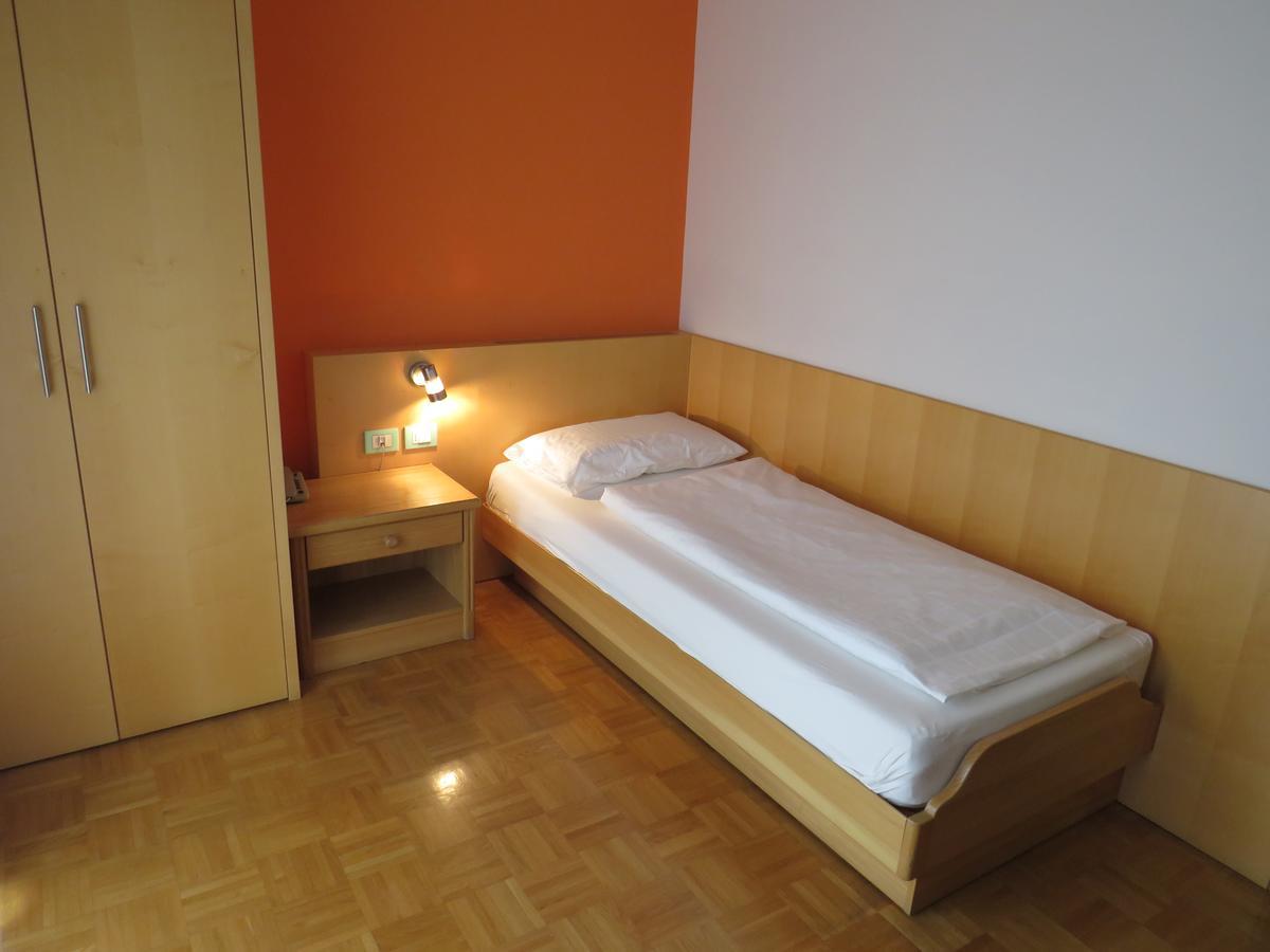 Garnì Domus Mea Hotel Merano Bagian luar foto