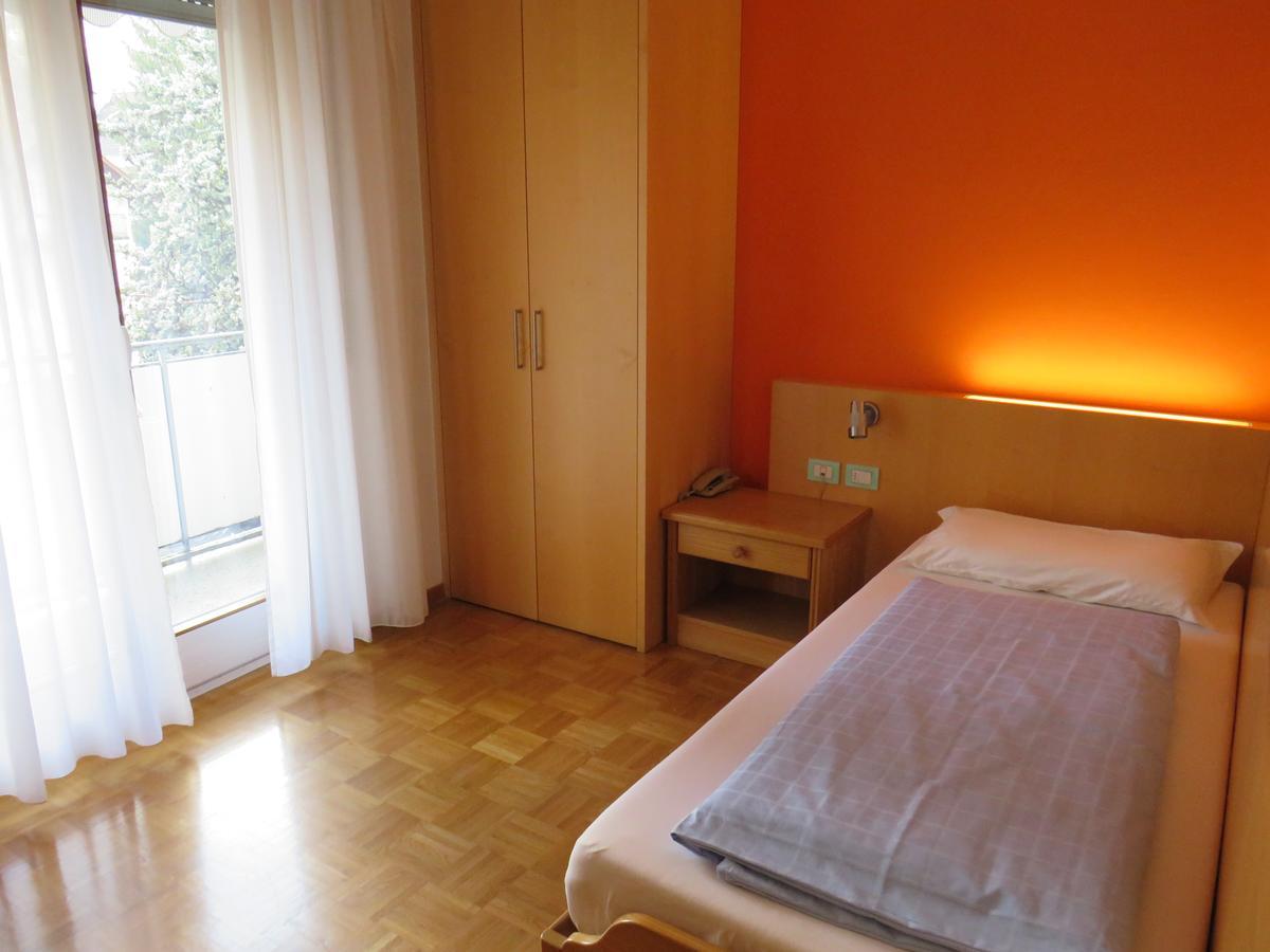 Garnì Domus Mea Hotel Merano Bagian luar foto