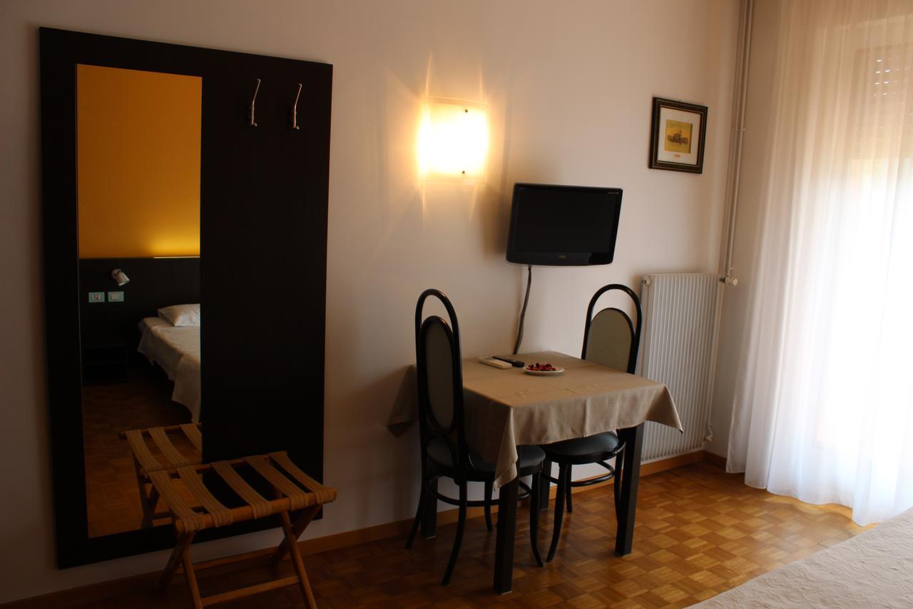 Garnì Domus Mea Hotel Merano Bagian luar foto