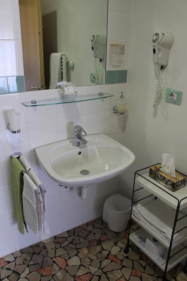 Garnì Domus Mea Hotel Merano Bagian luar foto